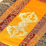 serviette table brodée ornements floraux orange bleu marine rouge classique fait main pâques table