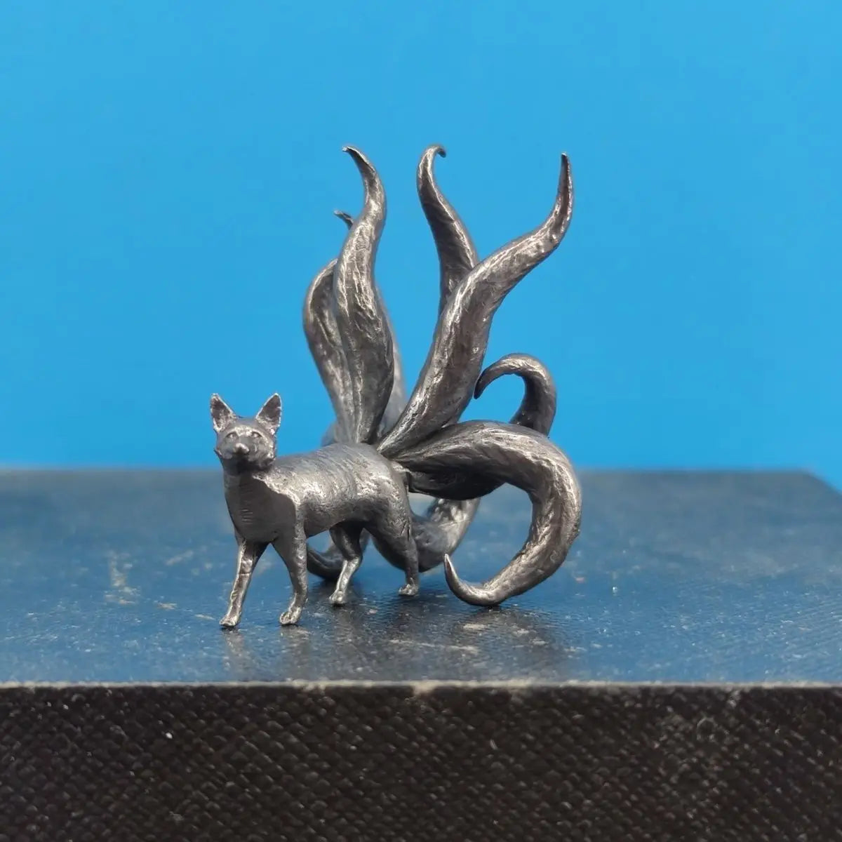ornement decoratif renard neuf queues cuivre gris argenté miniature sculpture mythologique fantastique erotique erotique