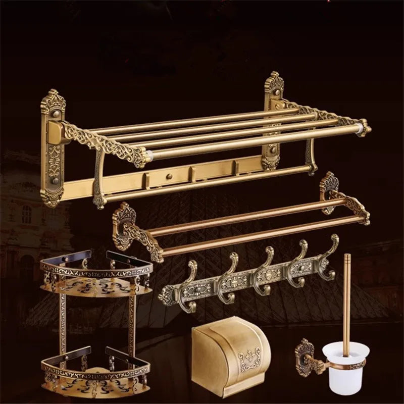 accessoires salle bain doré ornements sculptés finition brillante antique élégant porte serviettes savon toilette