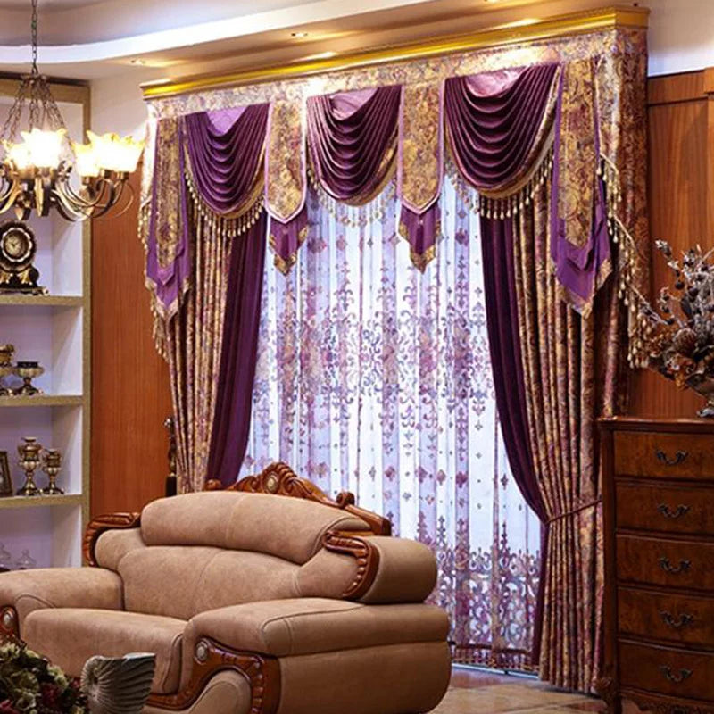 rideaux violet brocart fleurs classiques or franges dorées fenêtre chambre