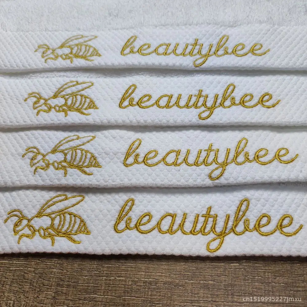Serviette de bain coton brodée vue détail broderie