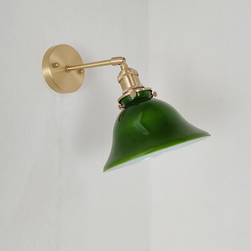 lampe murale articulée industrielle verre vert métal doré cordon noir interrupteur moderne chambre coucher