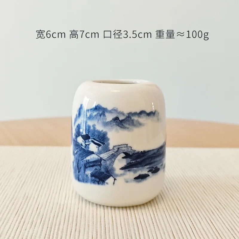 vase céramique blanc bleu fleurs stylisées artisanal traditionnel décoration intérieure pot fleurs