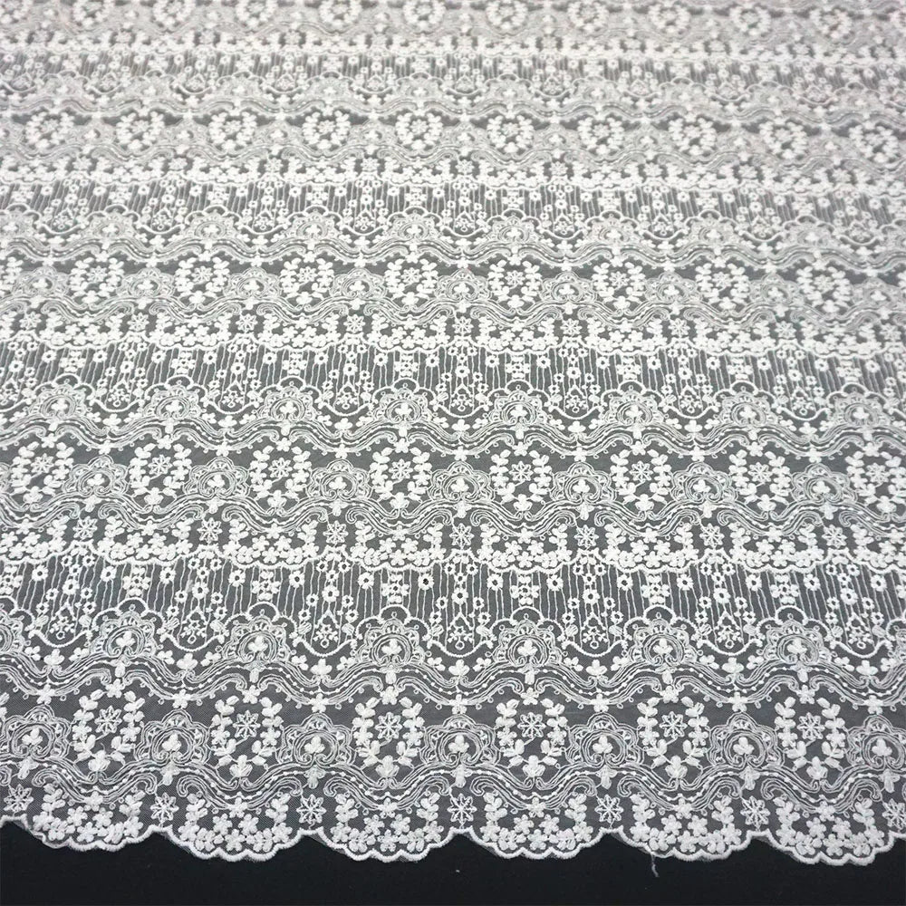 tissu polyester brodé motifs floraux fleurs dentelle fine robe soirée élégante classique occasion spéciale