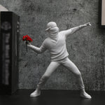 figurine humaine résine lanceur fleurs décoration maison moderne street art blanc noir rouge