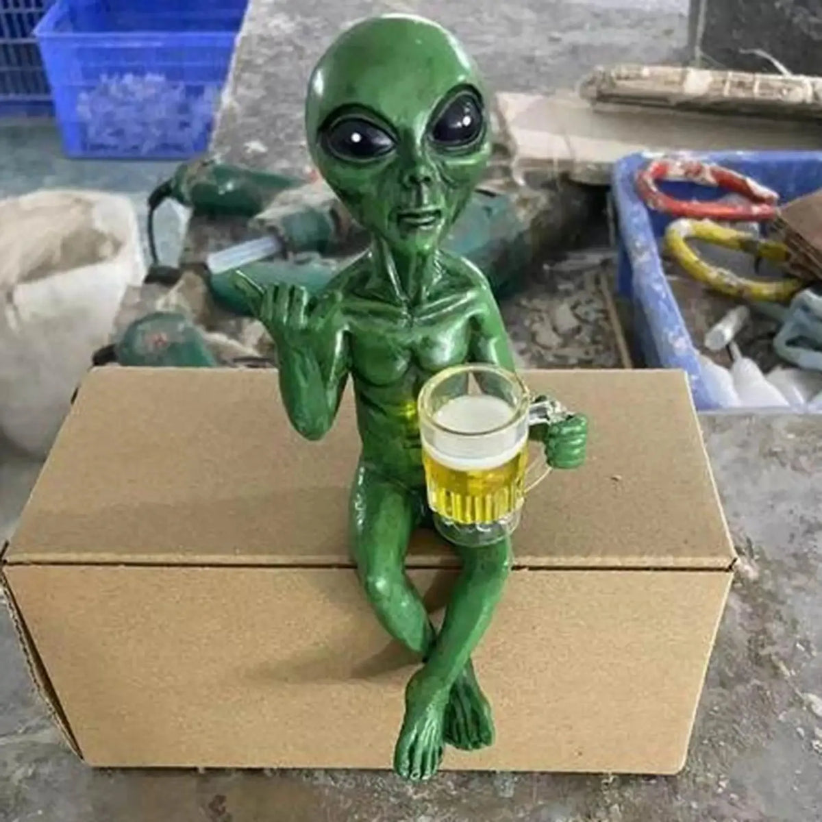 statuette extraterrestre verte résine moderne verre bière décoration jardin opaque lisse adhésif 15cm