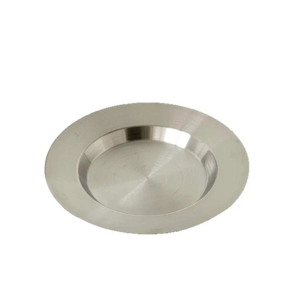 assiettes modernes argentées lisses steak gâteaux desserts vaisselle table minimaliste
