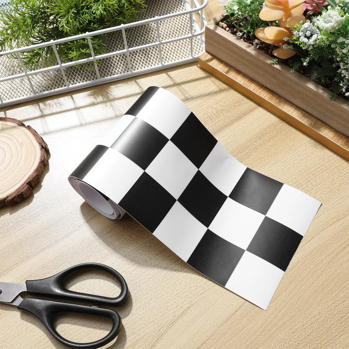 ruban decoratif adhesif carreaux damier noir blanc decoration murale bordure tableau classique
