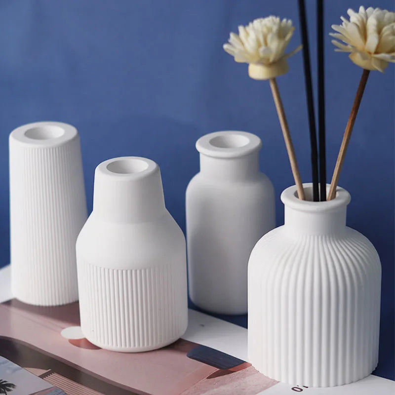 moulages silicone vases blanc bleu marine fleurs artificielles moderne minimalisteDecoration intérieure