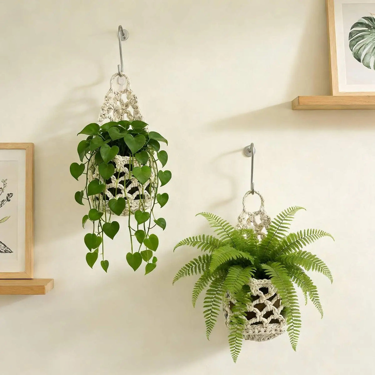 sac suspendu boho maille tissée plante anneau métallique beige clair foncé décoration murale chambre