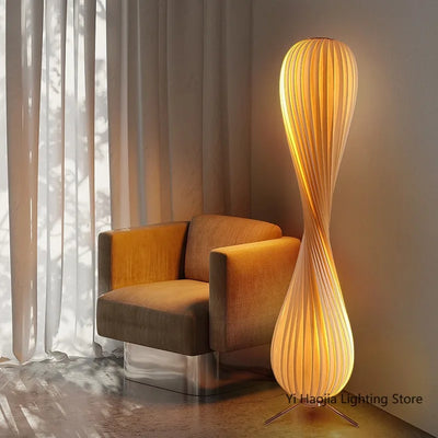 Lampe sur pied en bois style japonais dans une chambre cocooning