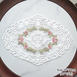 serviettes table vintage broderie florale dentelle rose blanc vert