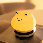 veilleuse table animée abeille souriante antennes noires moderne chambre enfants blanc noir led rechargeable