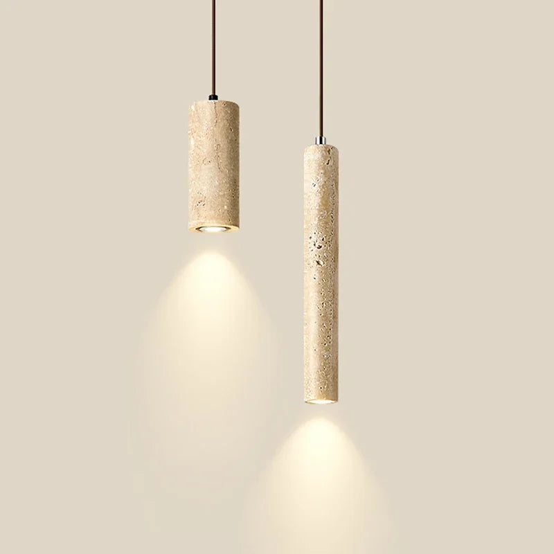 Lampe suspendue moderne minimaliste pierre beige clair texture granulée câble noir pendentif chambre salon