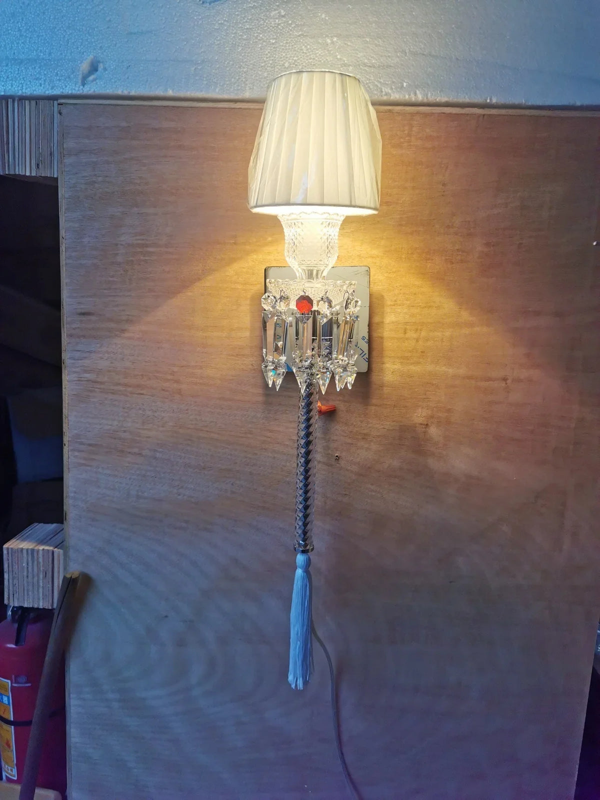 lampe murale cristal transparente abat jour blanc doré élégante classique fixée mur européen moderne
