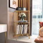 étagère moderne or gris métal maille trois niveaux livres plantes horloge lampe panier