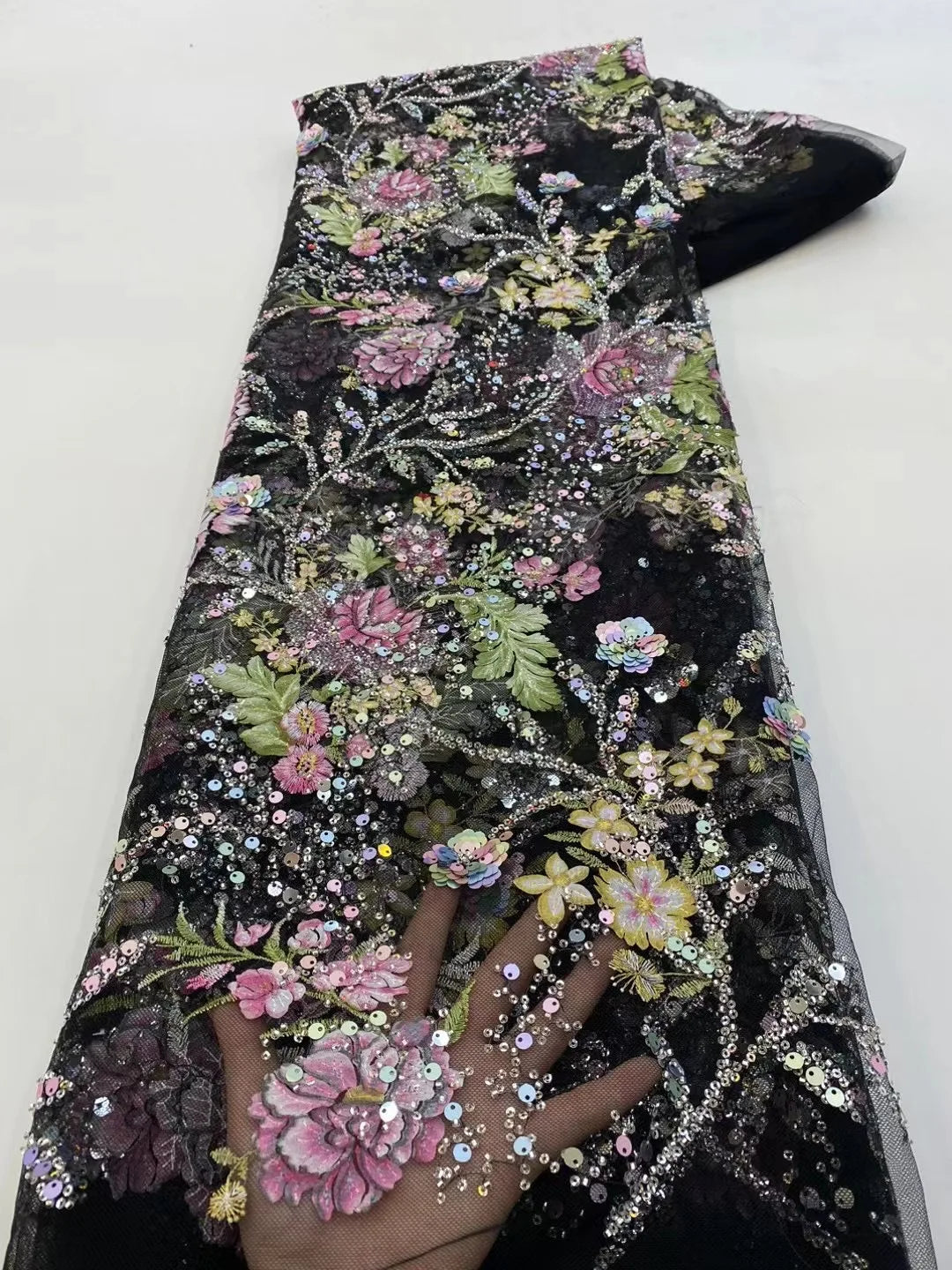 tissu dentelle floral sequins multicolore brodé polyester coton translucide robe mariage paillette couture environnementalité