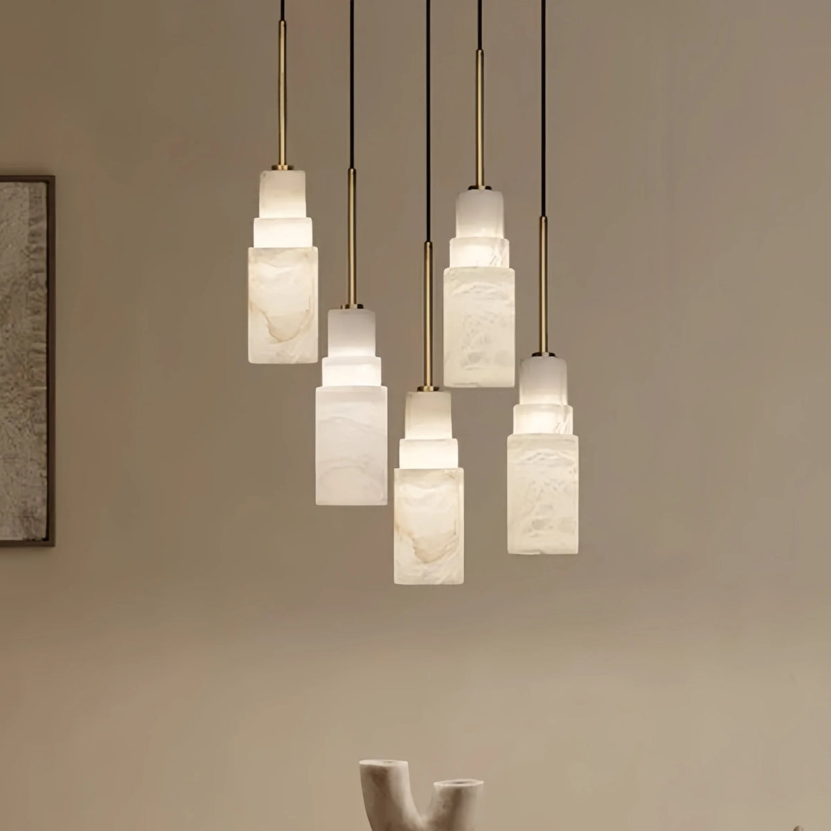 suspension lumineuse marbre moderne blanc beige opacité triple tête laiton chambre salon étude