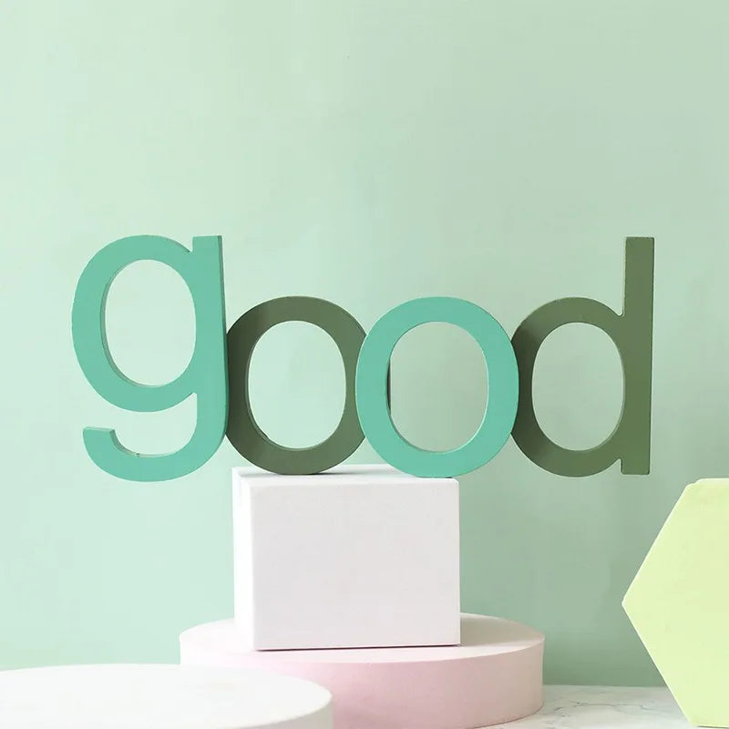 décoration murale lettres bois minimalistes couleurs variées moderne ludique adhésif love smile hello good