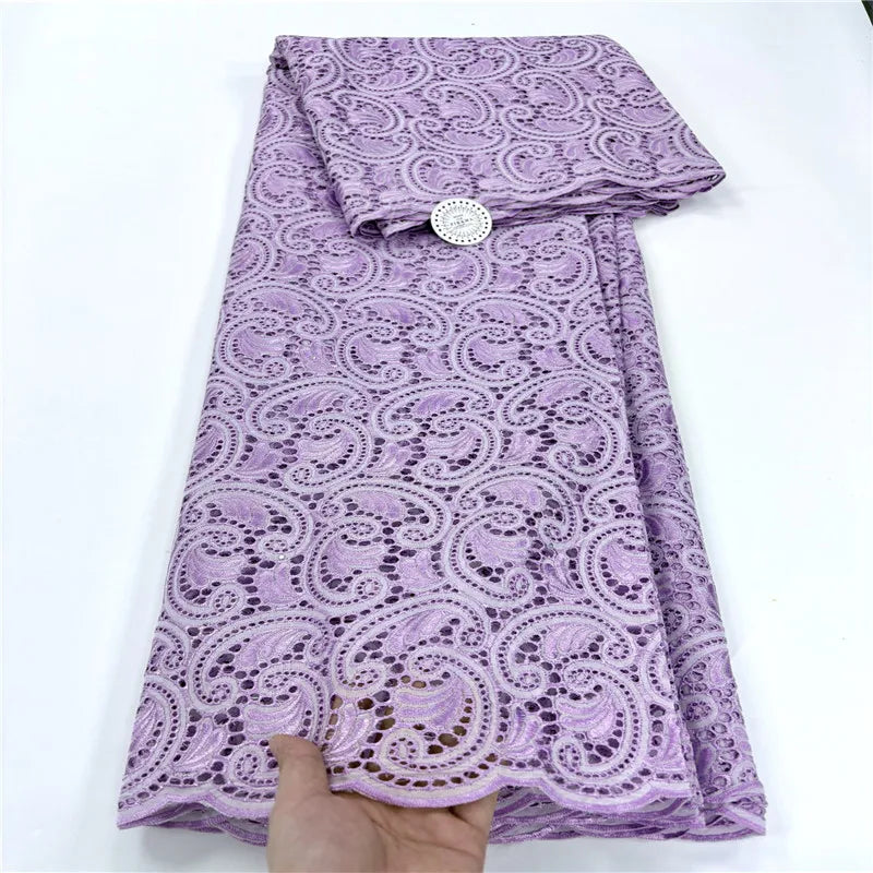 tissu dentelle coton blanc motifs floraux broderie strass robe couture luxe