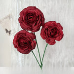 décoration intérieure fleurs artificielles soie rouge rose blanches classiques tringle mariage anniversaire