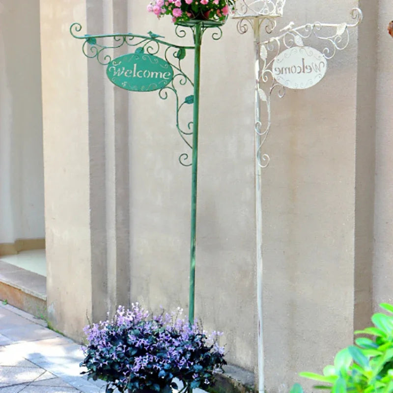 support fleurs panneau bienvenue artisanal grille fixation plantes vert blanc métalextérieur decoration welcome sign