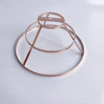 support lampe moderne minimaliste structure circulaire argenté doré barres horizontales verticales opacité fixations invisibles