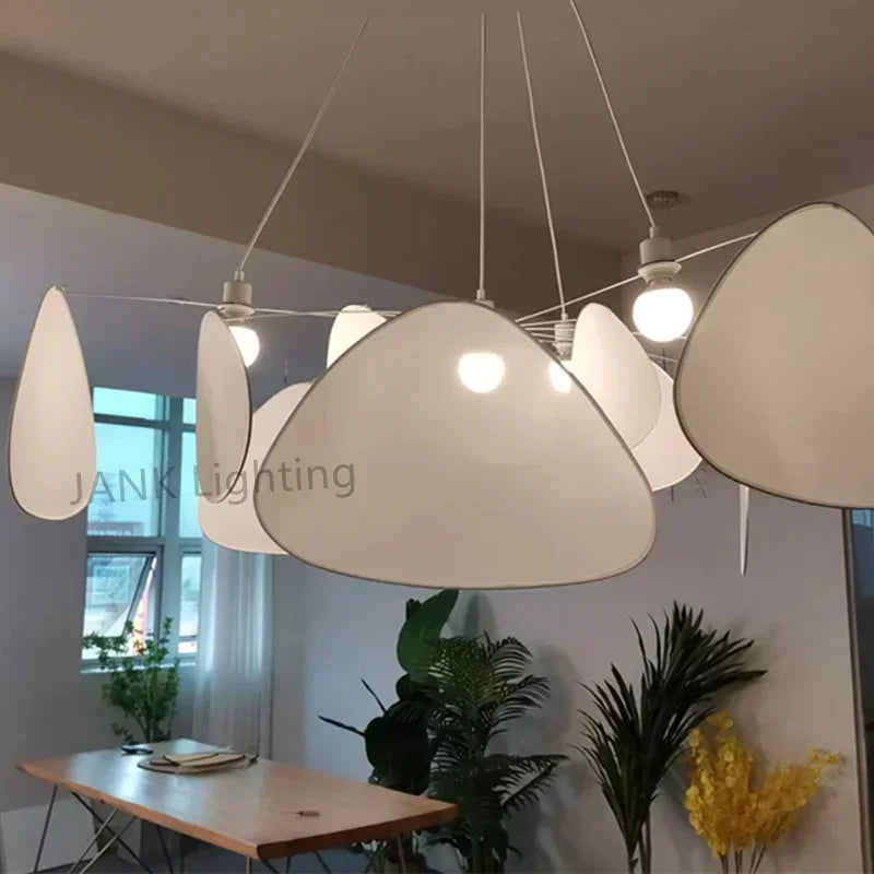 suspension lumineuse moderne blanc formes organiques ampoules câbles suspendus flux lumineux 2000 82000 certification