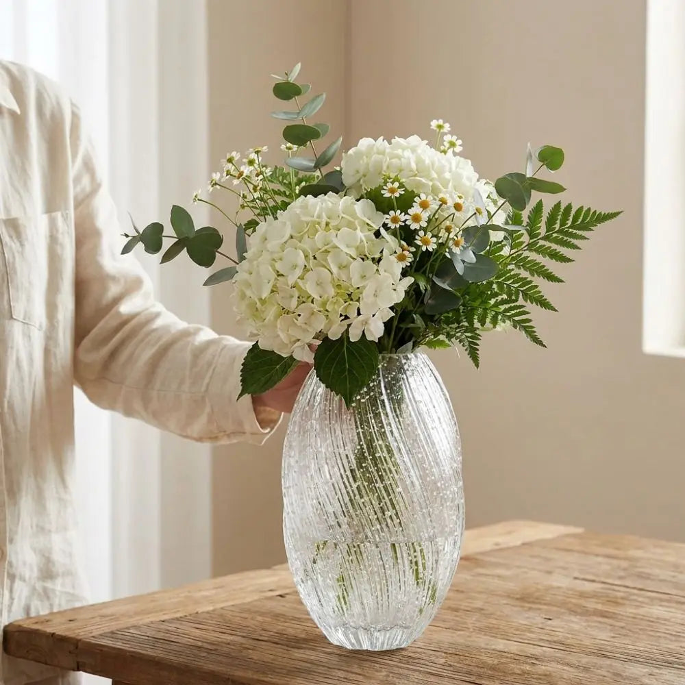 vases verre transparent texturé modernes décoratifs hauteur 26cm largeur 16.5cm fleurs roses hydrangeas