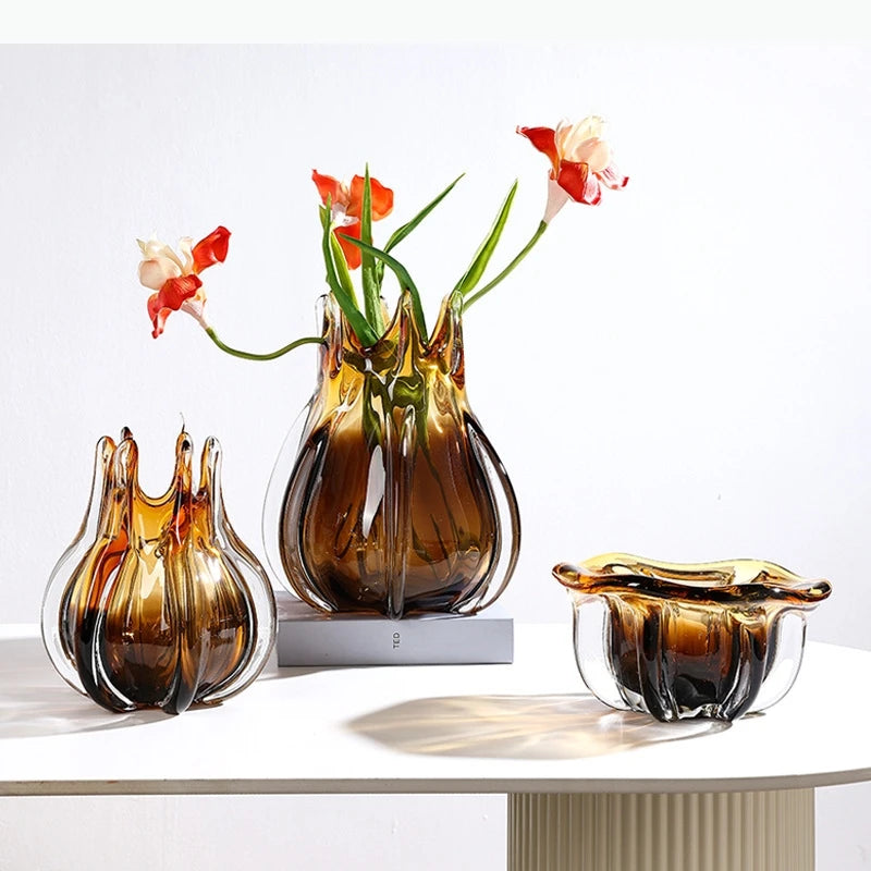 vases verre ambré moderne texturé lignes verticales formes ondulées transparent
