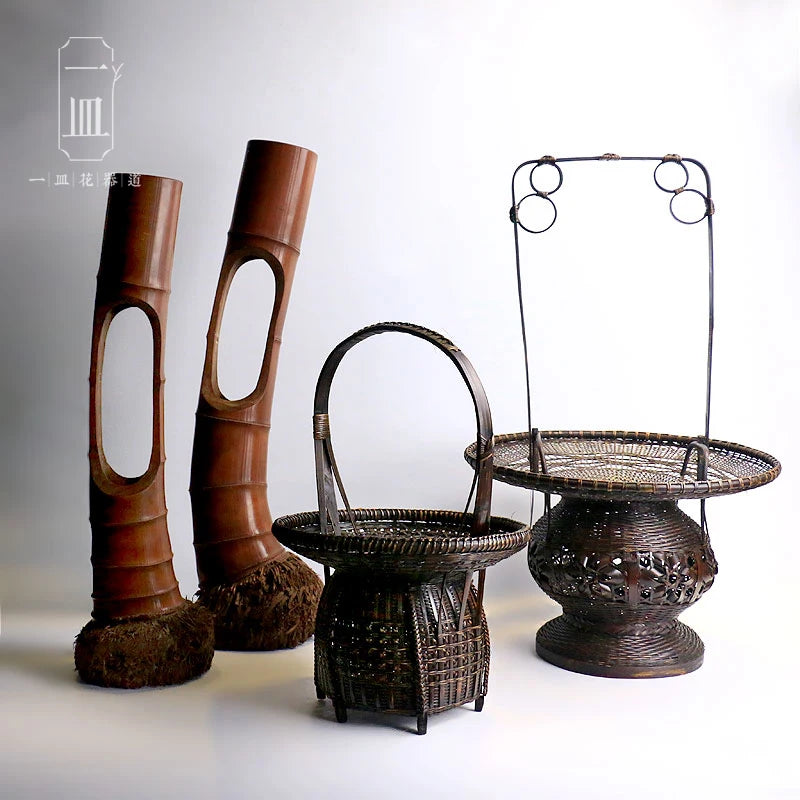 paniers vases bambou tissage floral arrangement marron artisanal rustique salon jardin anneaux métalliques