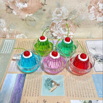 décoration anniversaire pots gel coloré crème fouettée cerises verre vintage transparent rose