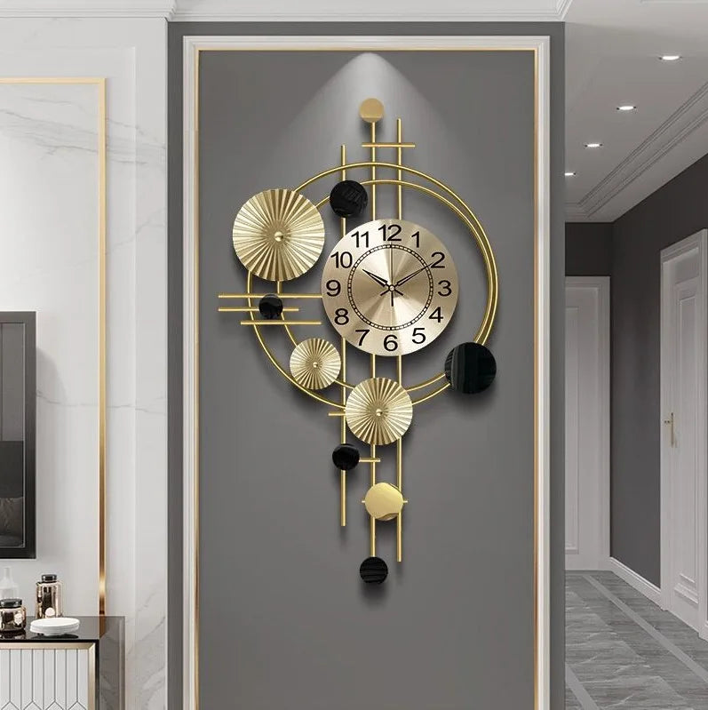 horloge murale moderne or noir aiguilles quartz géométrique abstraite soleil rayures chambre salon decoration