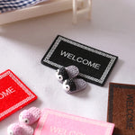 tapis d'entrée moderne rouge rose marron noir motif géométrique texturé animal nature