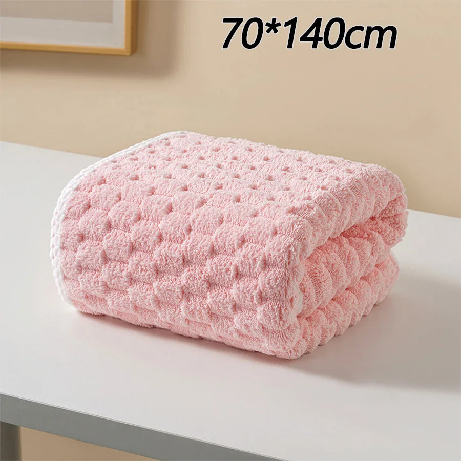 serviette bain moderne rose clair absorbante texture cotonnée motif géométrique douce séchage rapide