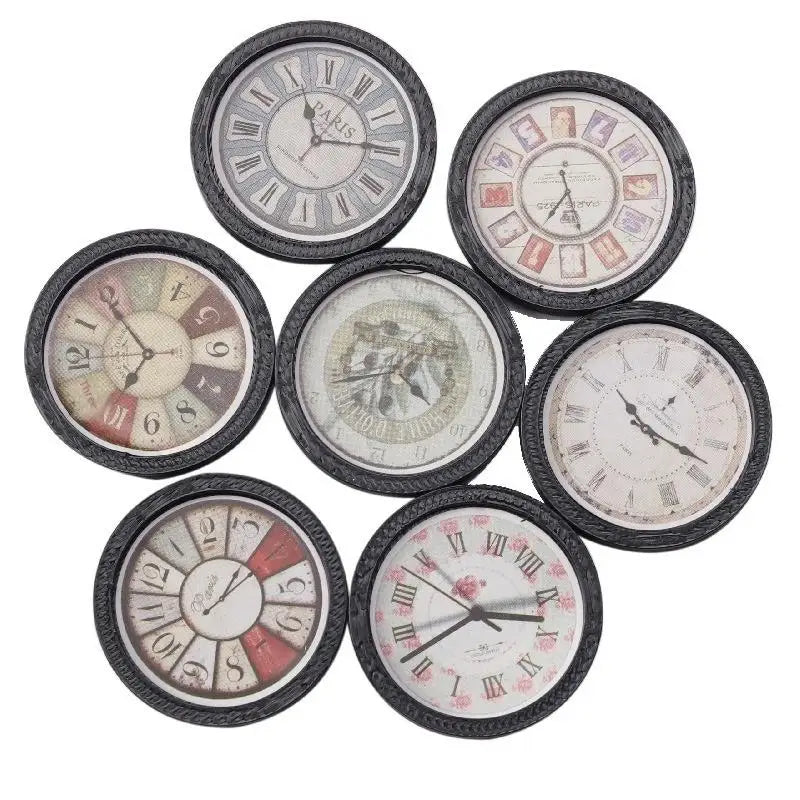 horloges murales vintage rétro blanc noir rouge beige rose vert fleurs chiffres romains mécanisme