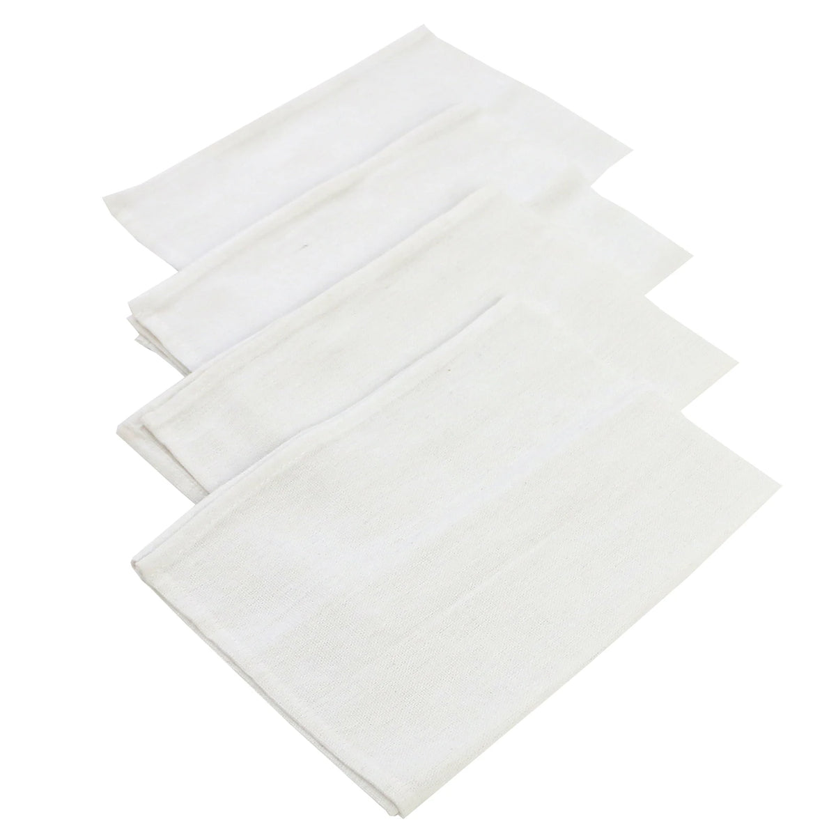 Serviettes blanches en tissu douce et absorbant.