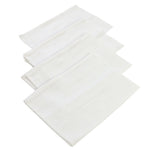 Serviettes blanches en tissu douce et absorbant.
