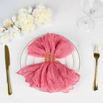 serviettes plissées élégantes moderne rouge noir bleu rose beige kaki verte anneaux dorés table