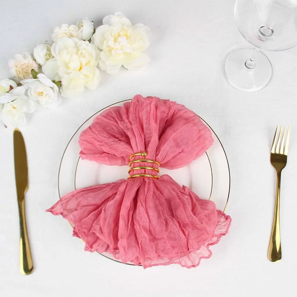 serviettes plissées élégantes moderne rouge noir bleu rose beige kaki verte anneaux dorés table