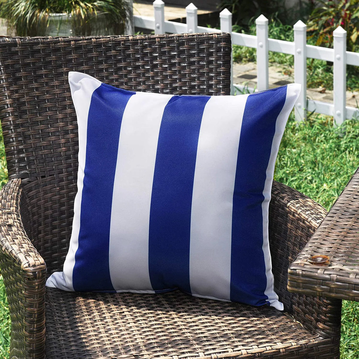 housse coussin extérieur imperméable rayures moderne canapé jardin fauteuil décoration polyester couleur unie