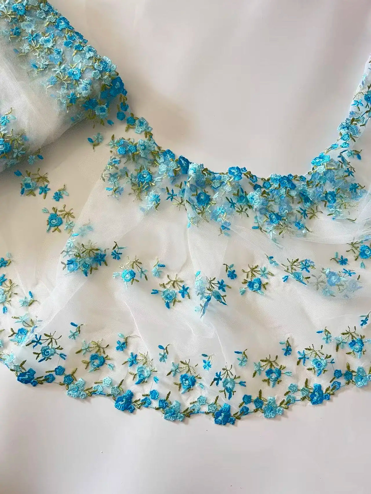 ruban brodé fleurs bleues tulle transparent motifs floraux romantique tissu polyester large délicatstituição do