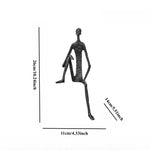 statues modernes minimalistes figures humaines assises noir texture brut forge lunettes livresintérieur