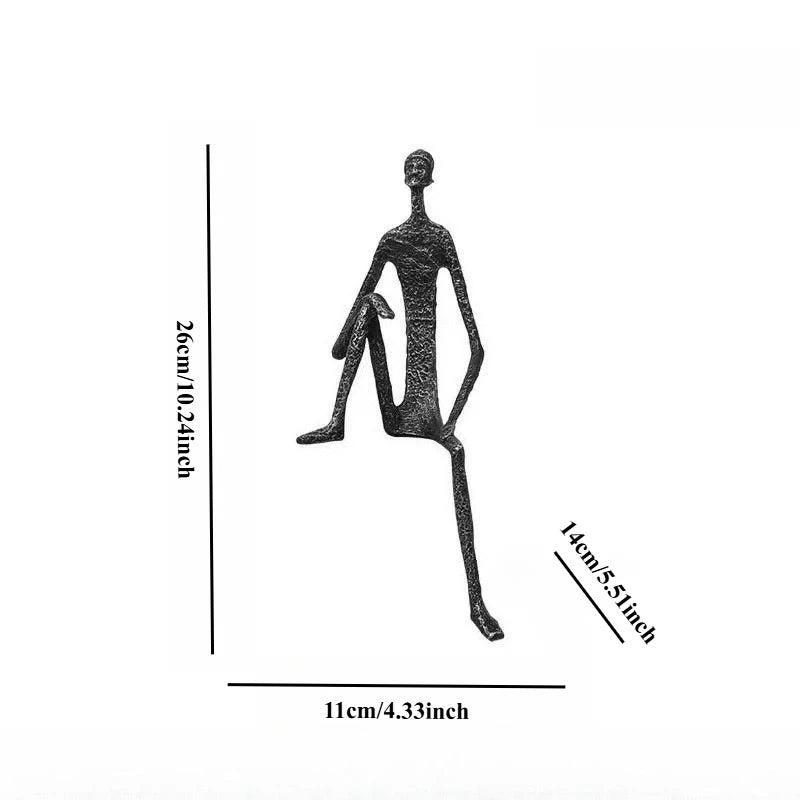 statues modernes minimalistes figures humaines assises noir texture brut forge lunettes livresintérieur