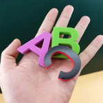 aimants tableau noir lettres chiffres symboles mathématiques 3d violet vert rouge bleu jaune rose