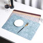 Set de table en cuir antidérapant vert sur une table à manger