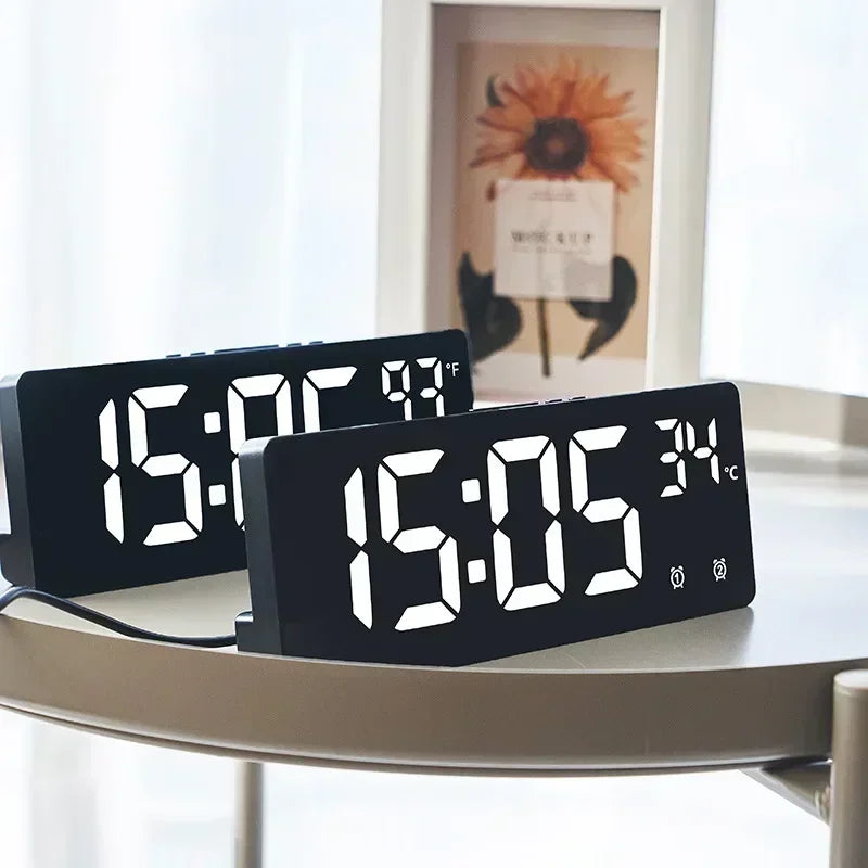 horloge numérique alarme température noir vert blanc rouge moderne minimalisteécran led boutons contrôle