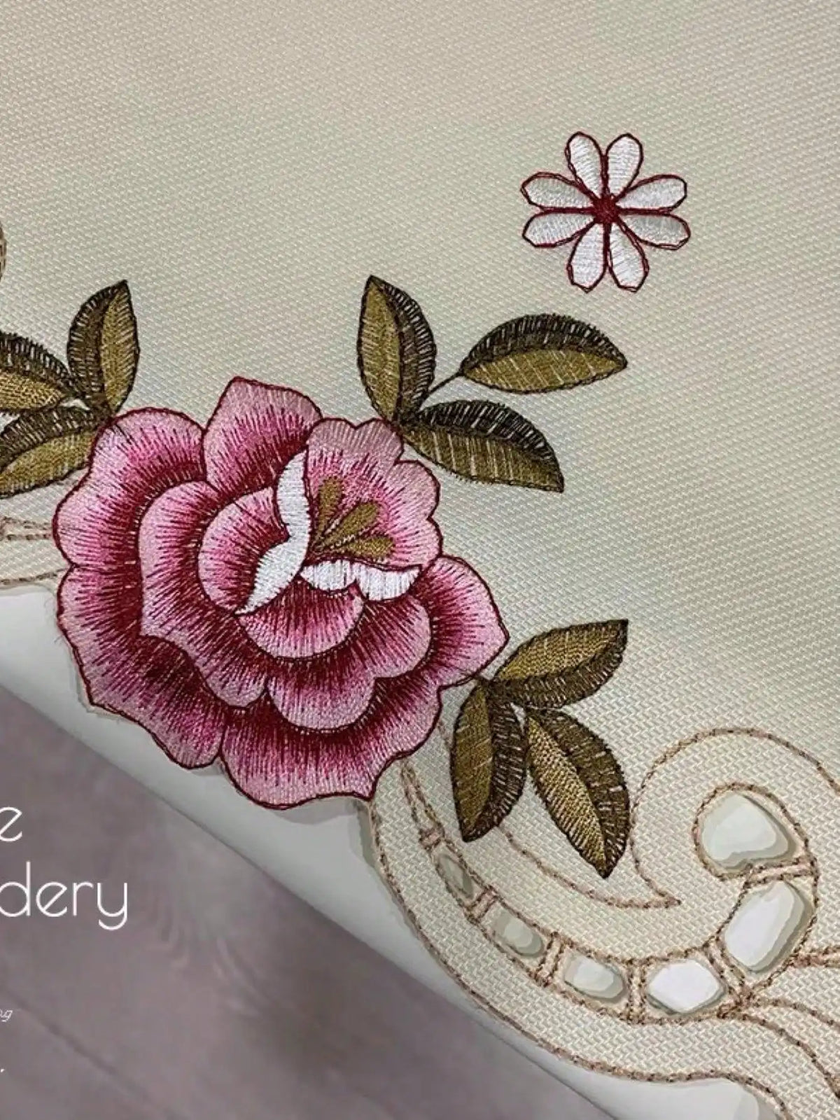 nappe décorative brodée fleurs motif floral vintage polyeste mariage festivité maison
