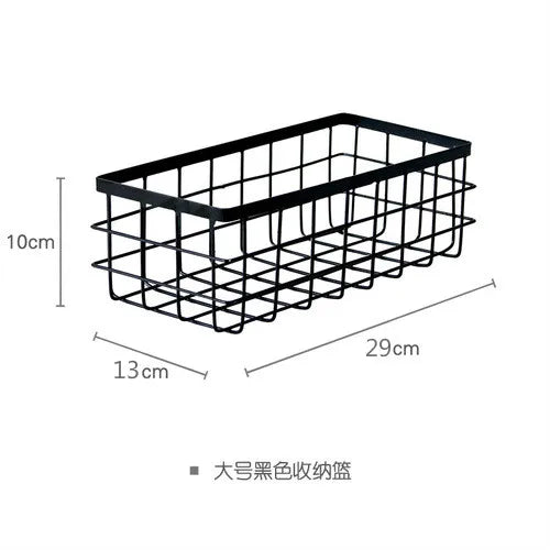paniers rangement métal noir blanc maille moderne tissu beige cuillère fourchette plante artificielle bouteille