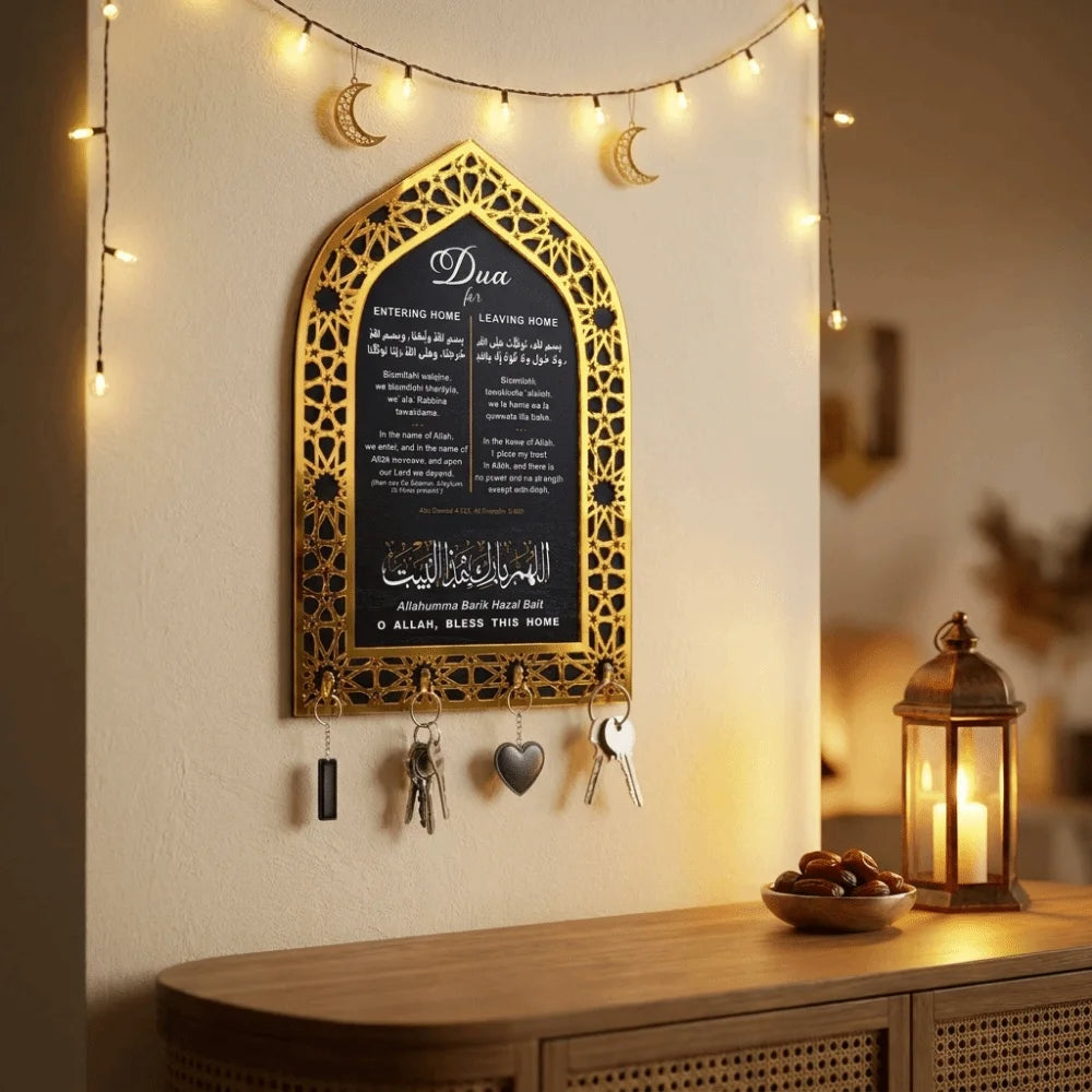 plaque décorative religieuse or noir motif géométrique ajouré clés coeur métal artisanal élégant